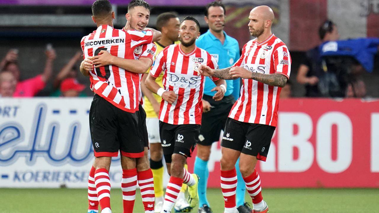 体育夏日“冰锋对决” 山东省首届冰球U系列赛开赛